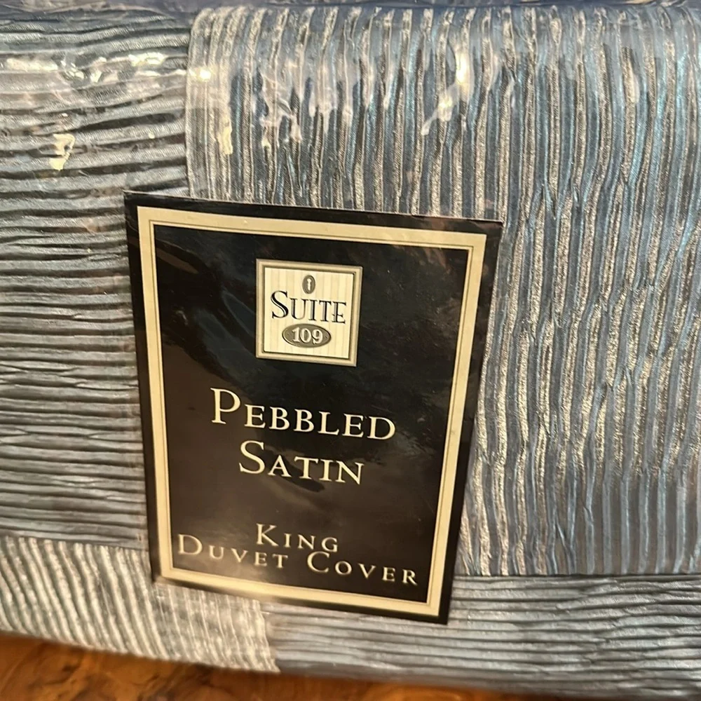 NWT Suite 109 Pebbled Satin King Duvet Cover - Greenish Gray 100” x 90”